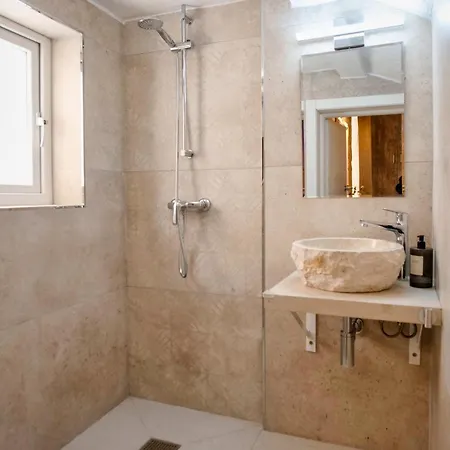 Hnejja - Maltese Character Maisonette In Floriana- 5-min Walk To Valletta *