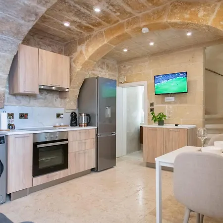 Hnejja - Maltese Character Maisonette In Floriana- 5-min Walk To Valletta *