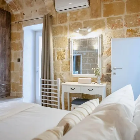 Hnejja - Maltese Character Maisonette In Floriana- 5-min Walk To Valletta *