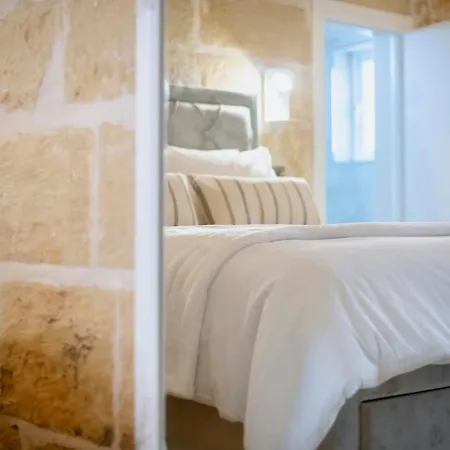 Feriehus Hnejja - Maltese Character Maisonette In Floriana- 5-min Walk To Valletta *