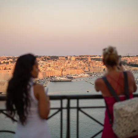 Hnejja - Maltese Character Maisonette In Floriana- 5-min Walk To Valletta